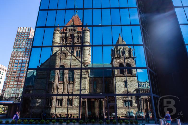 Boston | Die Trinity Episcopal Church spiegelt sich im John Hancock Tower