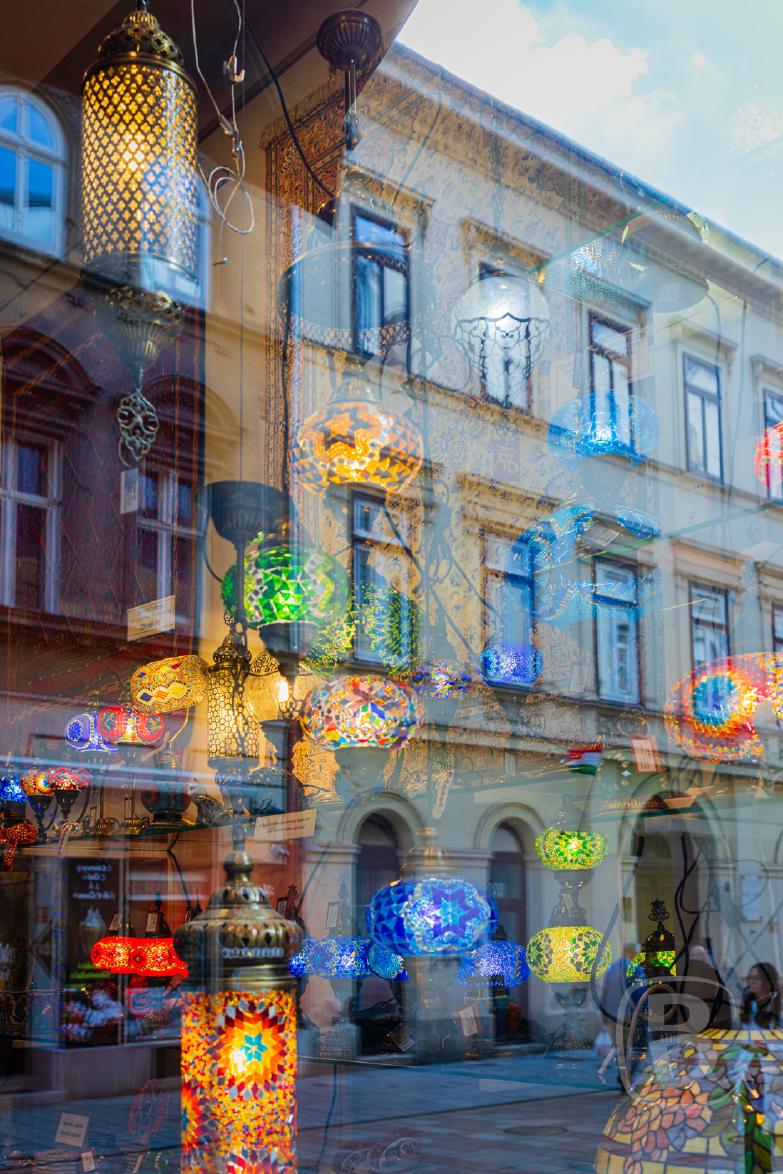 Budapest | Váci utca - Spiegelung im Schaufenster