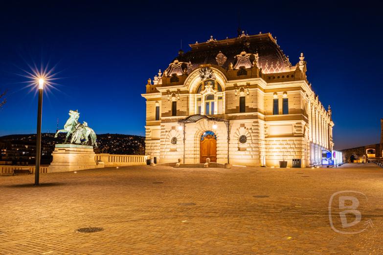 Budapest | Reithalle im Burgpalast
