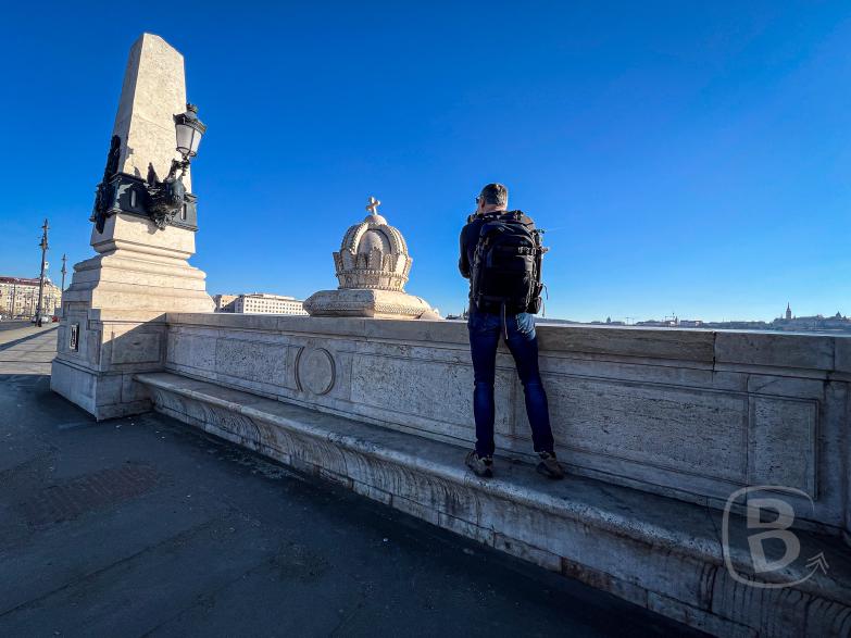 Budapest | Dirk fotografiert die Stephanskrone auf der Margaretenbrücke