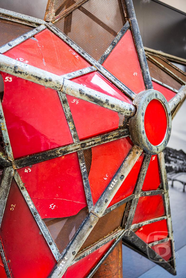 Budapest | Roter Stern im Mesum des Parlaments