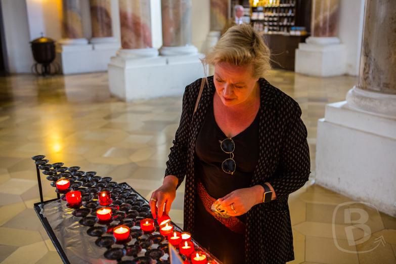 Zwiefalter Münster Unserer Lieben Frau | Jeannette stiftet eine Kerze