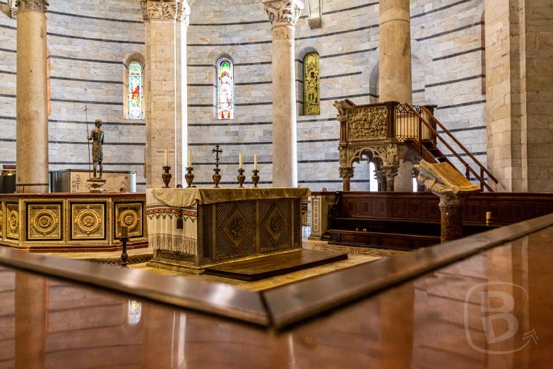 Pisa | Battistero di Pisa Taufbecken und Kanzel