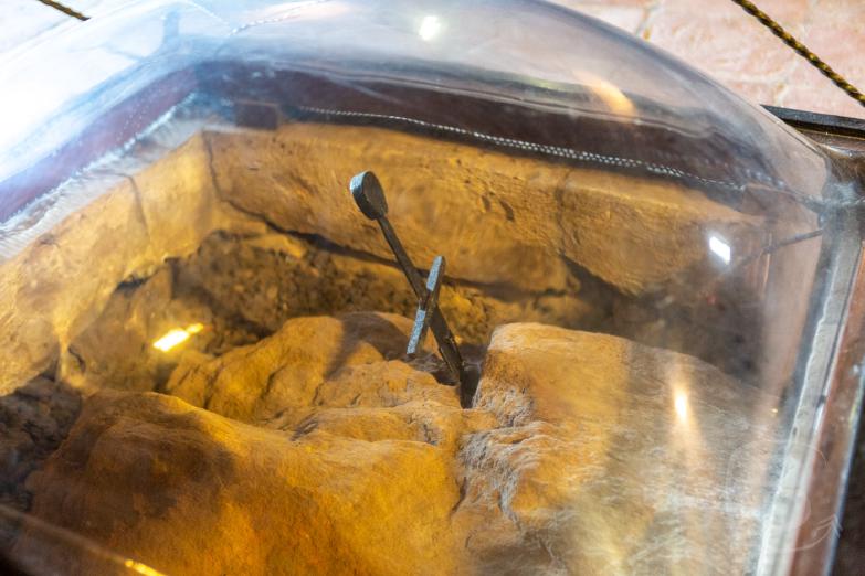 Cappella di San Galgano a Montesiepi | Schwert von San Galgano