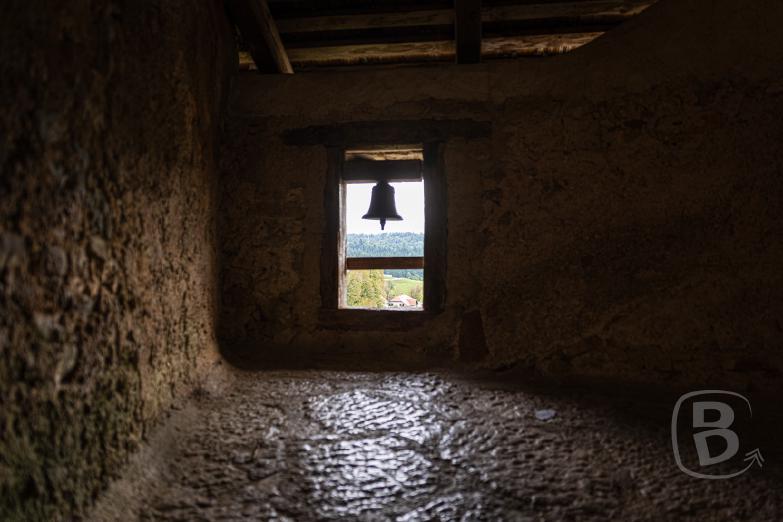 Slowenien/Postojna | Höhlenburg Predjama - Wunschglocke