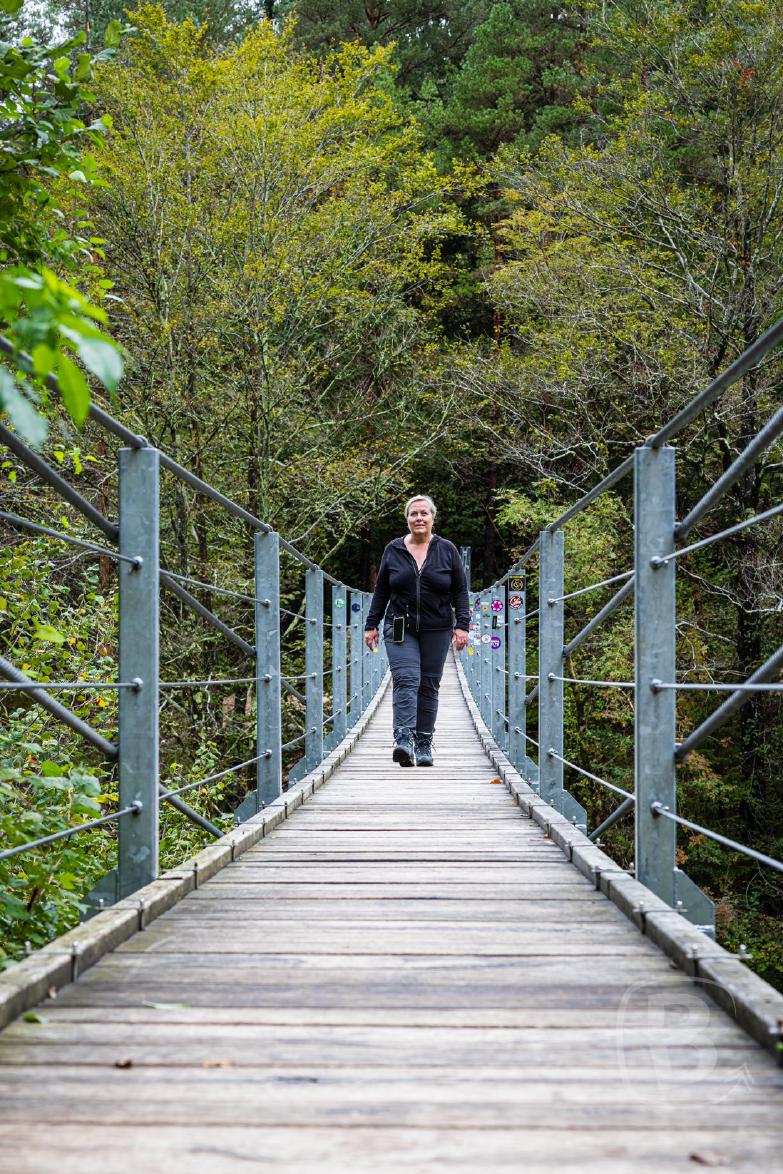 Slowenien/Bovec | Jeannette auf der Romantic Bridge at soca river