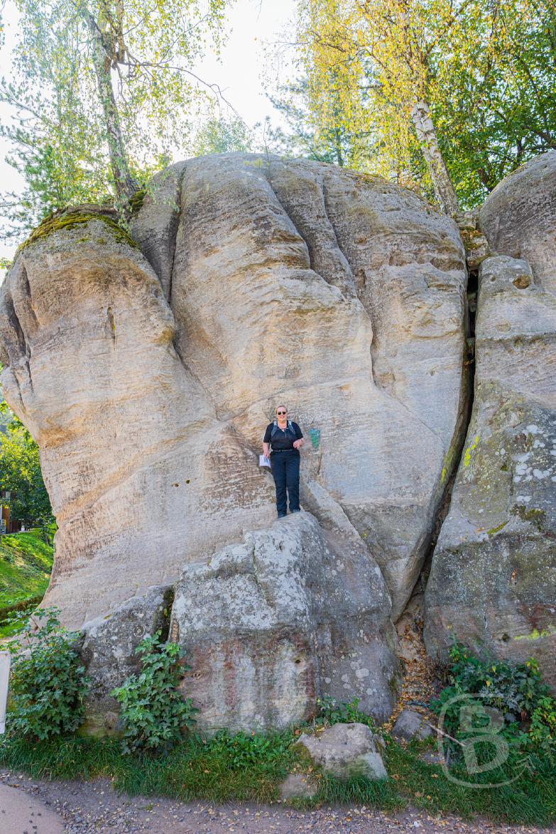 Tschechien/Adersbacher Felsenstadt | Jeannette auf dem Tourifelsen