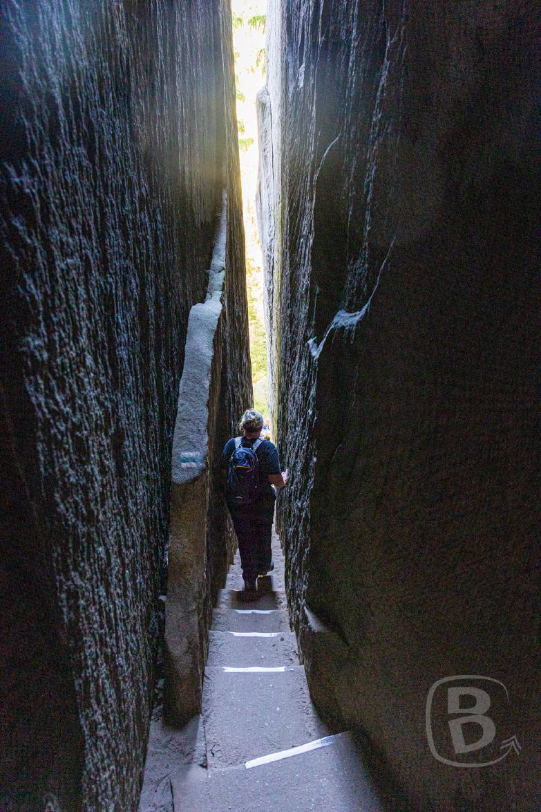 Tschechien/Adersbacher Felsenstadt | Jeannette im Mäuseloch