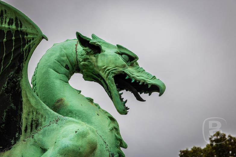 Slowenien/Ljubljana | Statue auf der Drachenbrücke