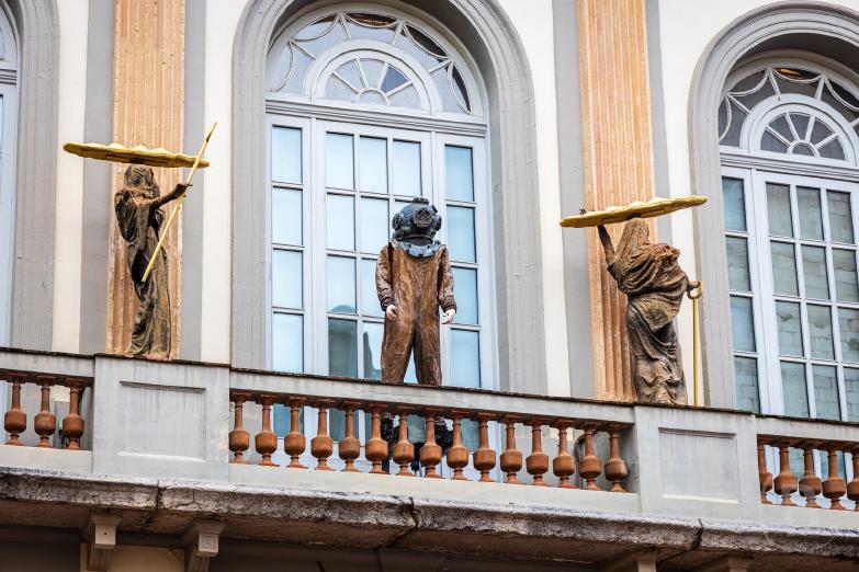 Figueres / Teatre-Museu Dalí | Figuren über dem Eingang