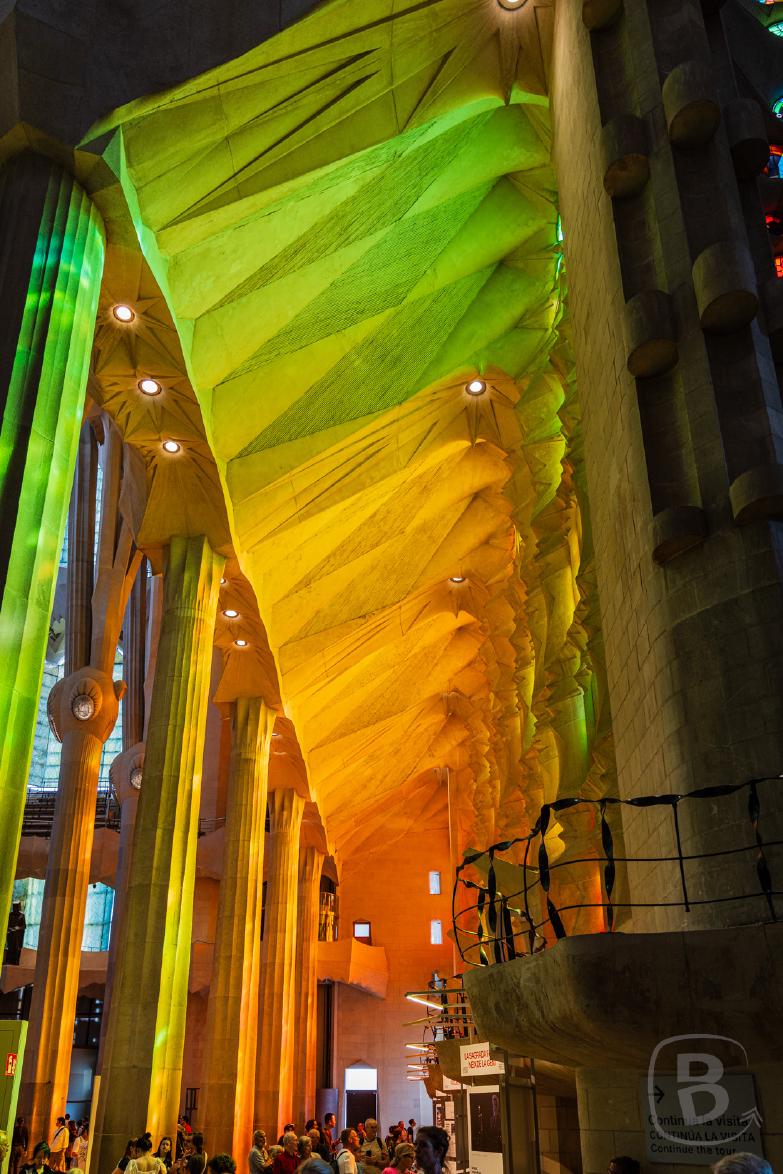 Barcelona / Sagrada Família | Fenster der Passionsfassade