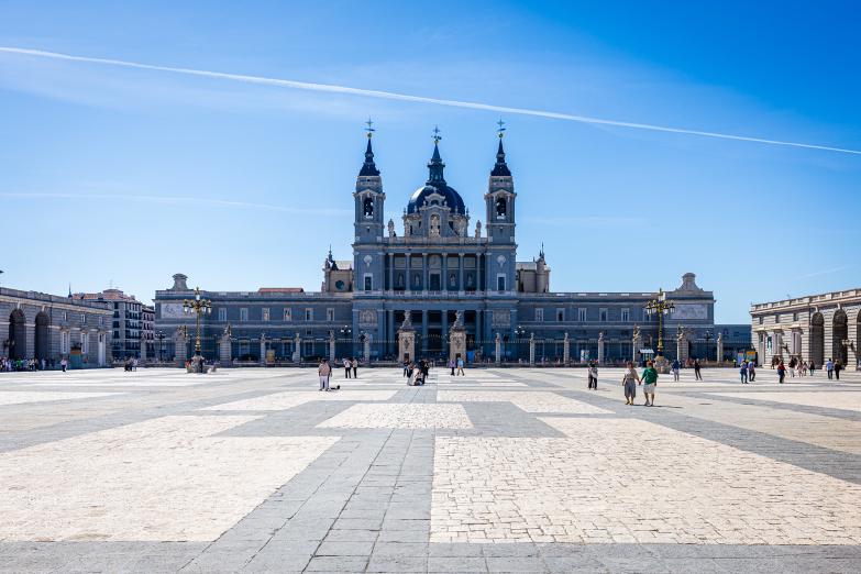 Madrid | Königspalast | Blick auf die Kathedrale