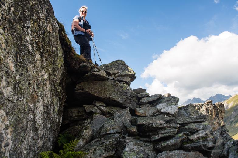Jeannette beim Abstieg zum Arlensee