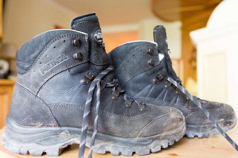 Jeannettes neue Wanderschuhe nach der ersten Wanderung