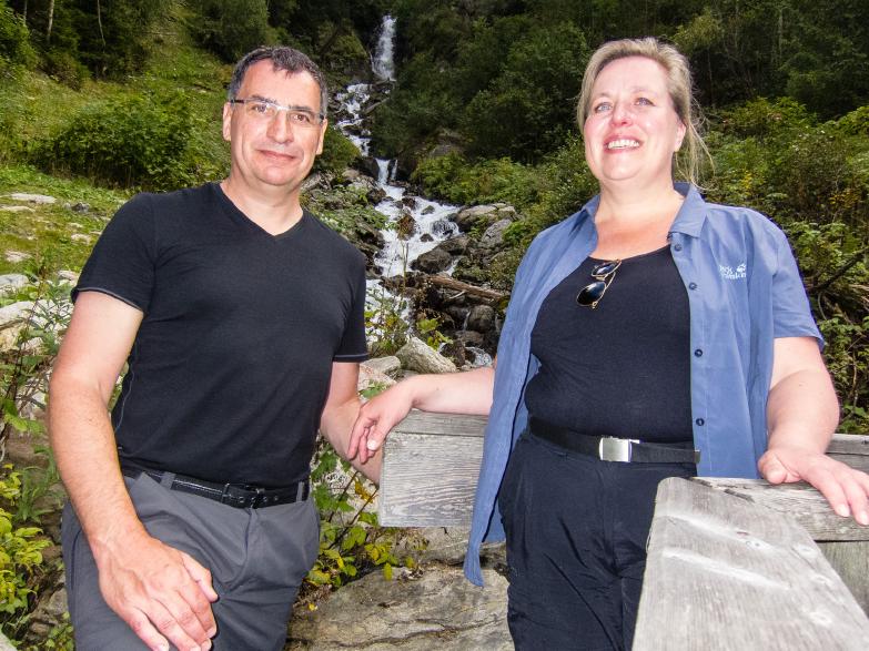 Erzherzog-Eugen-Weg | Jeannette & Dirk vor dem Stockibach-Wasserfall