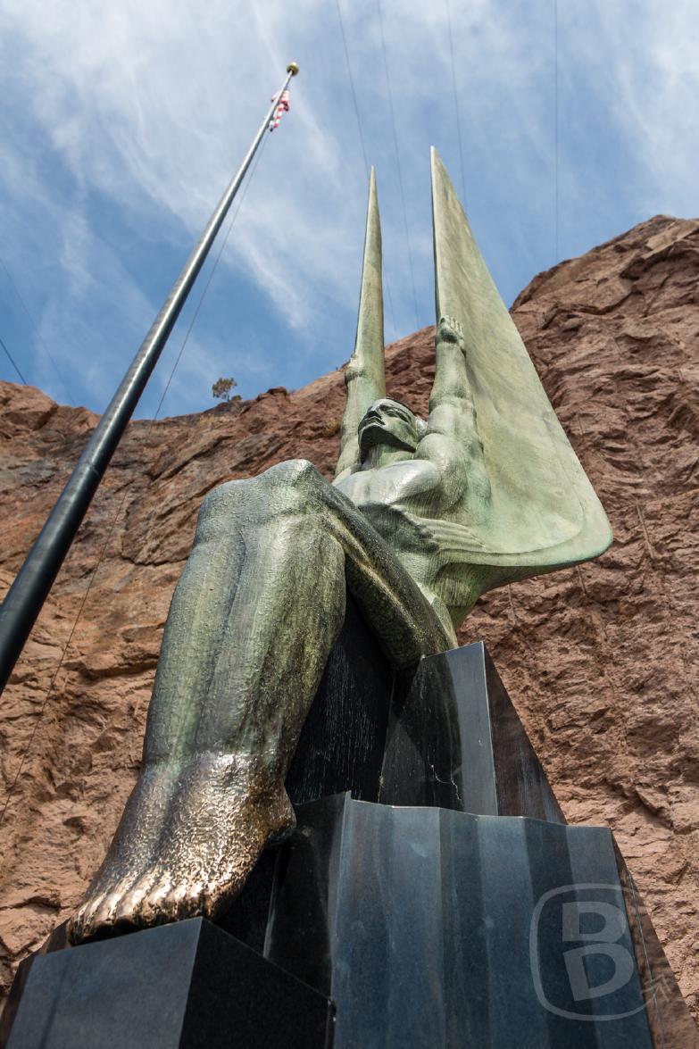 Hoover Dam | Eine der Winged Figures of the Republic