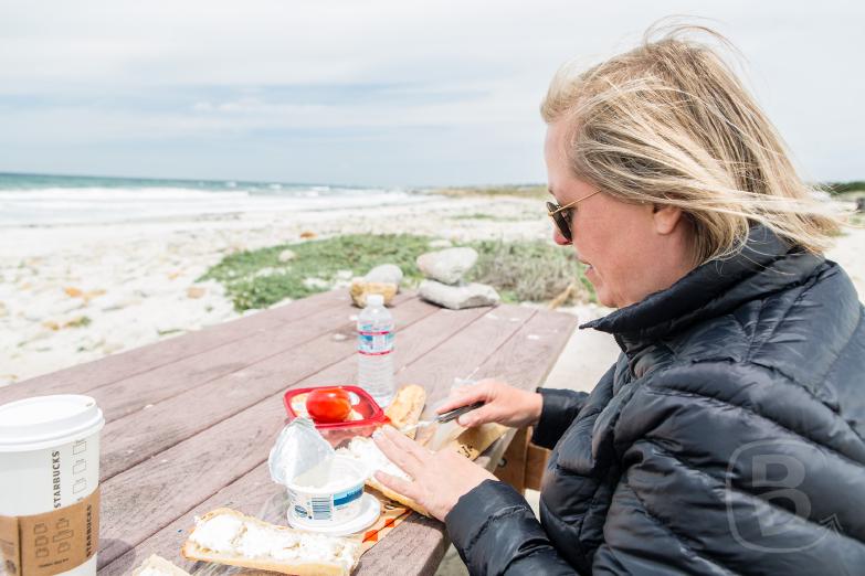 Monterey / 17-Mile Drive | Jeannette bereitet unser Picknick am Spanish Bay