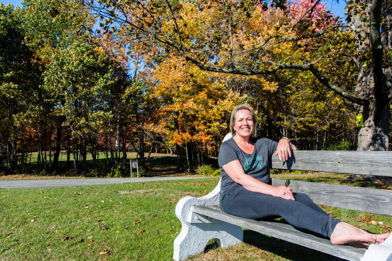 Bennington Battlefield Park | Jeannette sitzt auf einer Bank