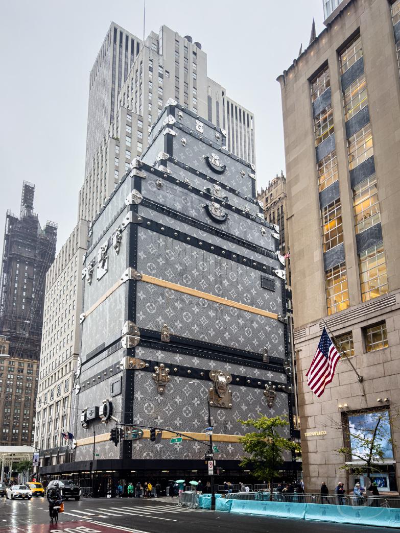 New York | Louis Vuitton Trunk