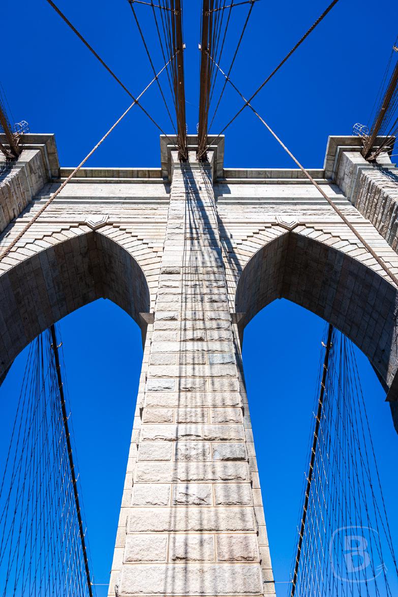 New York | Granitturm der Brooklyn Bridge