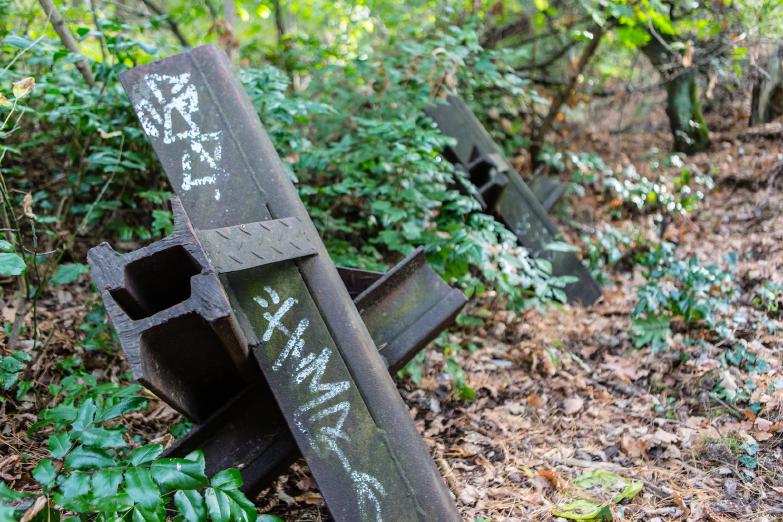Wilmersdorfer Waldfriedhof | Panzersperren