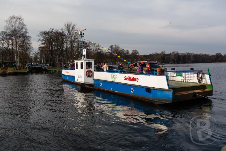 Kurz vor Ende der Wanderung sind wir noch in den Genuss einer Seefahrt gekommen und sind von Geltow nach Caputh mit der Caputher Seil-Fähre Tussy II übergesetzt.